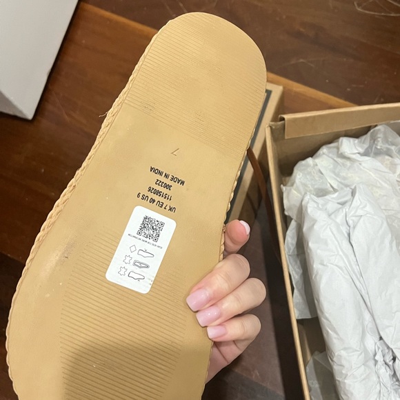 Metal hardware tie up flat sandals - Picture 3 of 3